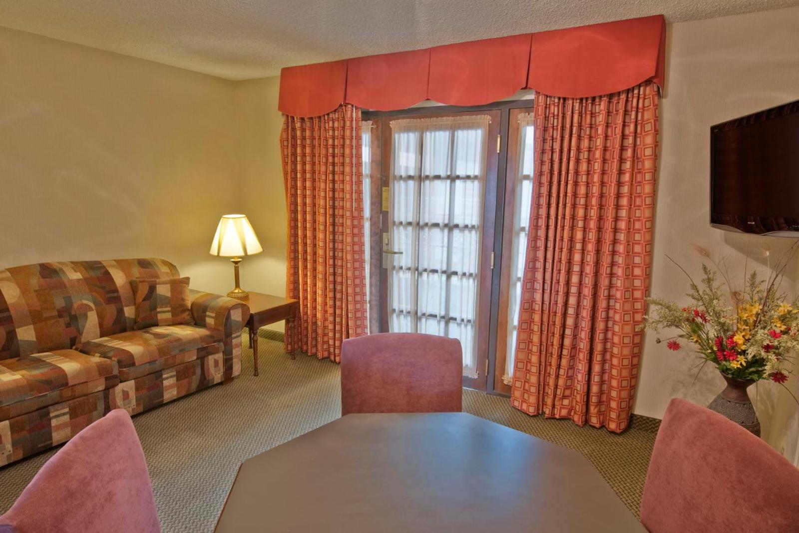 MCM Elegante Suites Abilene Main image 1