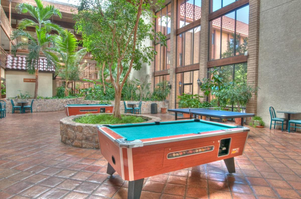 Popular attractions Area Nearby Property